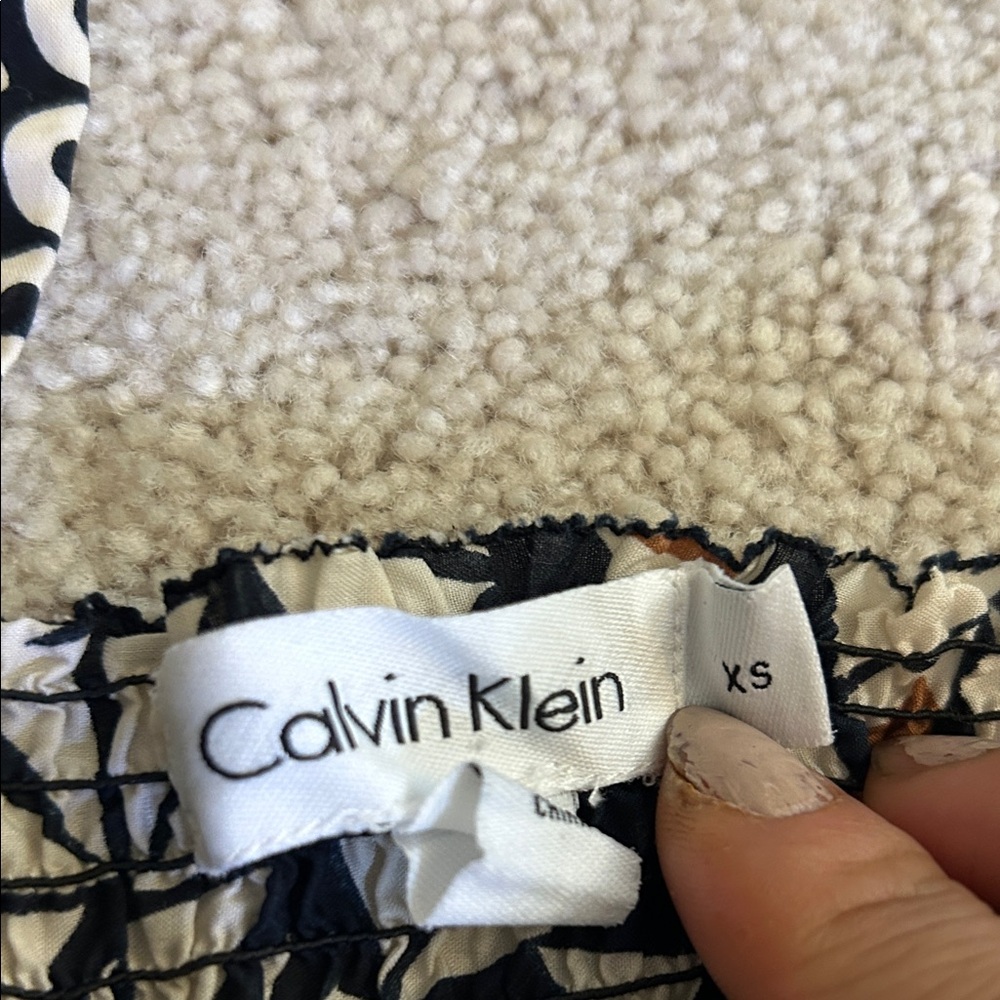 Calvin Klein Black and White Patterned Top - Picture 2 of 4